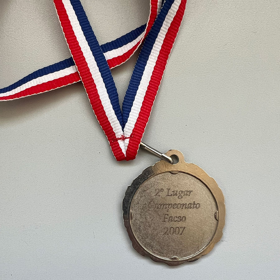 Medalla 2ºLugar Campeonato de Fútbol FACSO 2007, equipo femenino triestamental de Antropología.
