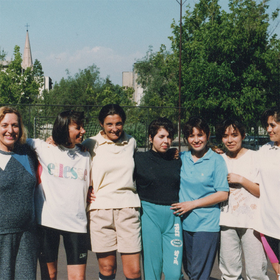 Copa 1º Lugar Fútbol Fiesta de la Primavera FACSO 2015, ganadoras equipo femenino triestamental de Antropología.