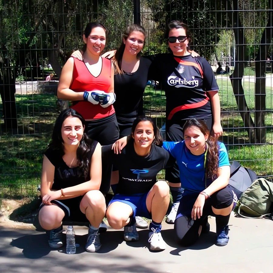 Copa 1º Lugar Fútbol Fiesta de la Primavera FACSO 2015, ganadoras equipo femenino triestamental de Antropología.